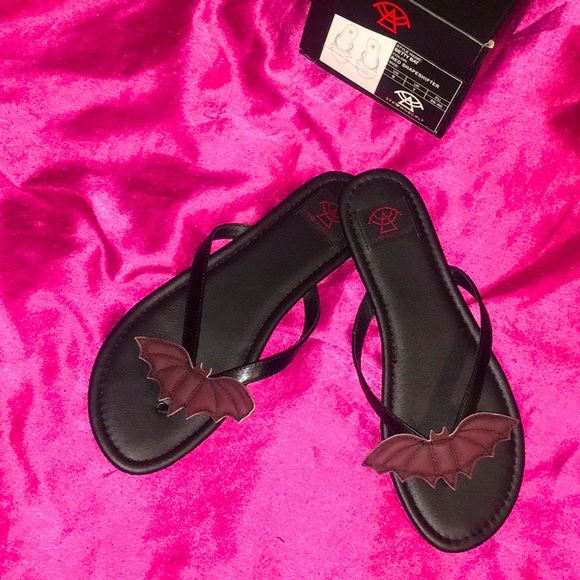 Batty Sandals โจ๐น๐ฆ - Picture 2 of 3